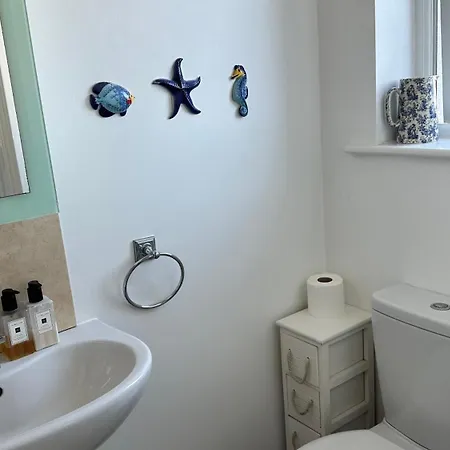 30 Minutes To Centre *