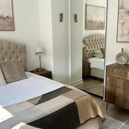 30 Minutes To Centre Δωμάτια σε οικογενειακή κατοικία *